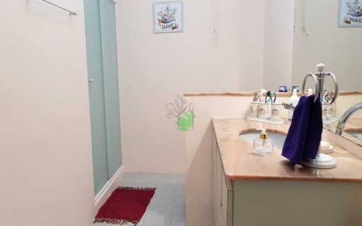 Single story house in City Lapa area. Immaculate, must see