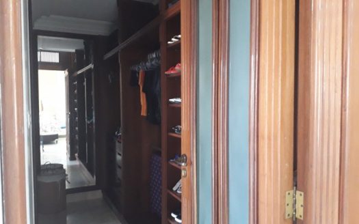 Luxurious triplex penthouse furnished in prime area