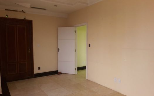 Luxurious triplex penthouse furnished in prime area