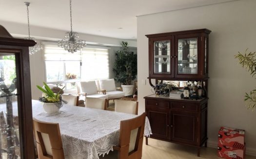 Spacious apartment with panoramic view to shopping center
