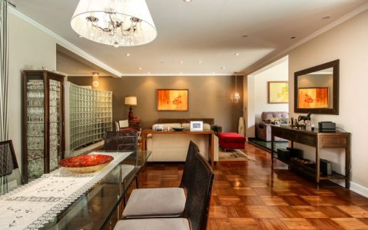 Single story house in City Lapa area. Immaculate, must see