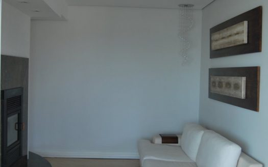 Spacious apartment with panoramic view to shopping center