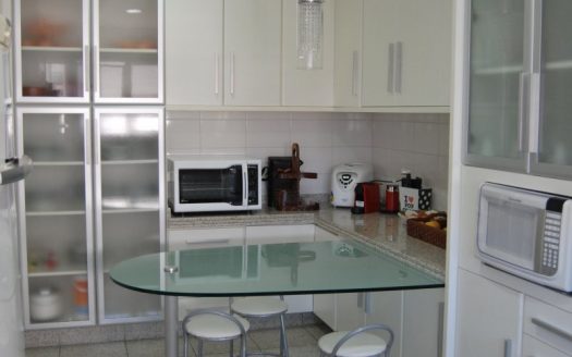 Spacious apartment with panoramic view to shopping center