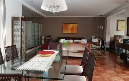 Single story house in City Lapa area. Immaculate, must see