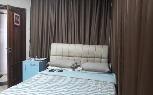 Luxurious triplex penthouse furnished in prime area