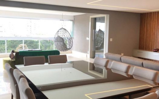 High standard apartment overlooking the Flamboyant Park