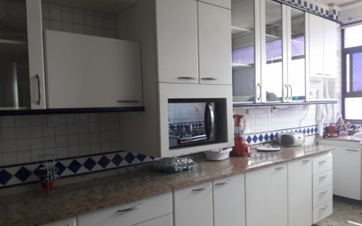 Luxurious triplex penthouse furnished in prime area
