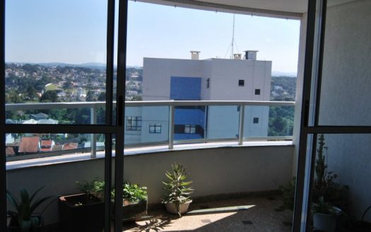 Spacious apartment with panoramic view to shopping center