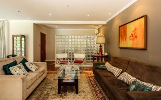 Single story house in City Lapa area. Immaculate, must see