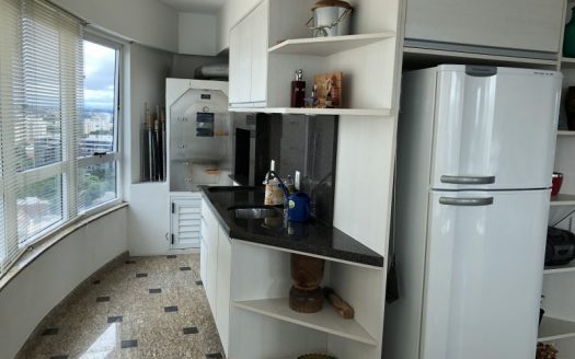 Spacious apartment with panoramic view to shopping center