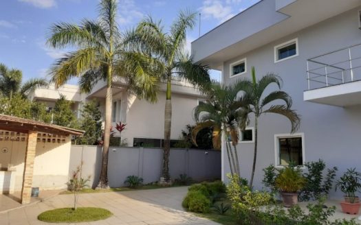 Spacious home in crystal water condo