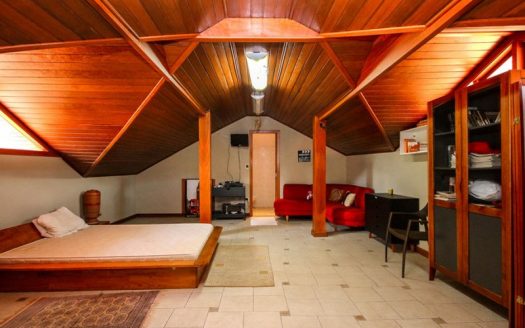 Single story house in City Lapa area. Immaculate, must see