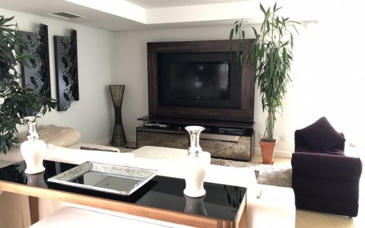 Spacious apartment with panoramic view to shopping center
