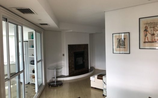 Spacious apartment with panoramic view to shopping center