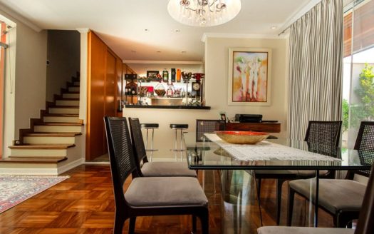 Single story house in City Lapa area. Immaculate, must see