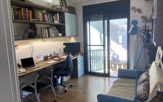 Semi furnished apartment in privileged region