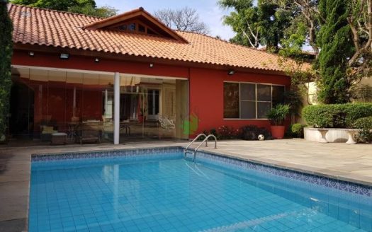 Single story house in City Lapa area. Immaculate, must see