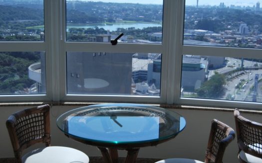 Spacious apartment with panoramic view to shopping center