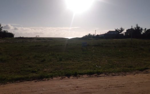 Large tract of land by the beach in Morro Branco, Beberibe (7,200sqm)