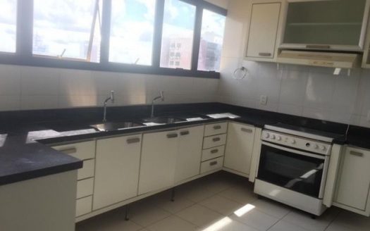 Spacious apartment in the condominium Portal do Jardim