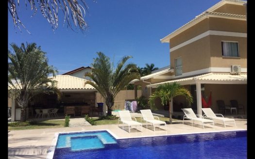 Mansion in Piratininga condominium next to the beach