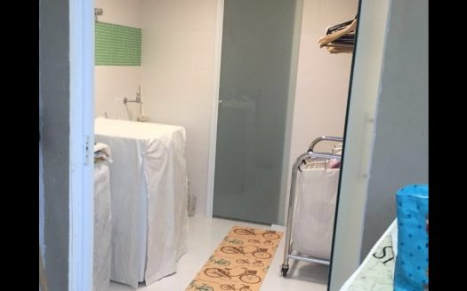 Mansion in Piratininga condominium next to the beach