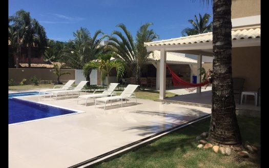 Mansion in Piratininga condominium next to the beach