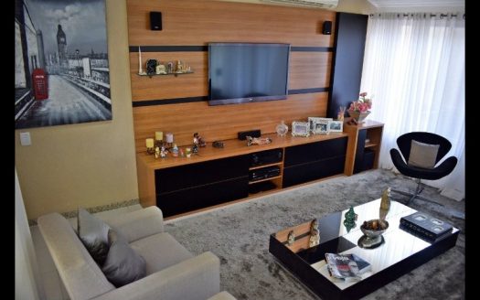 Mansion in Piratininga condominium next to the beach