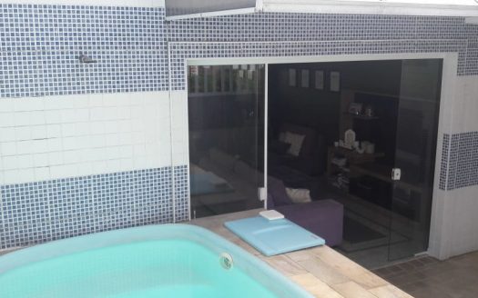 Townhouse triplex in prime area