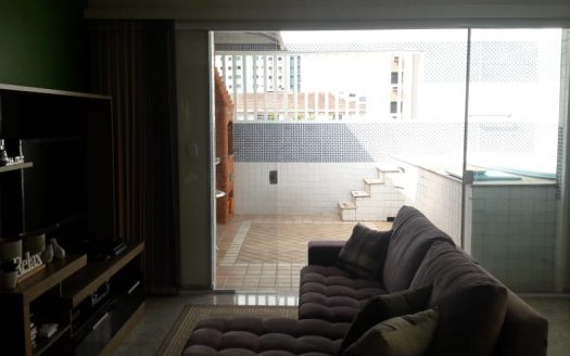 Townhouse triplex in prime area