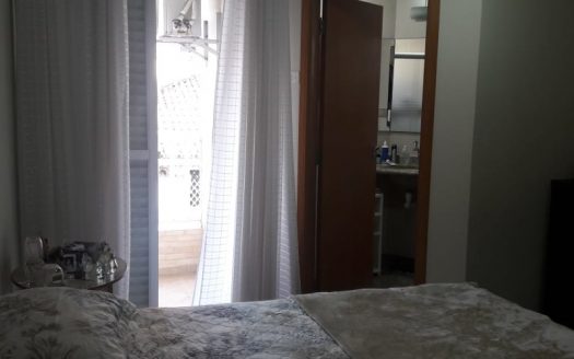 Townhouse triplex in prime area