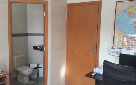 Townhouse triplex in prime area
