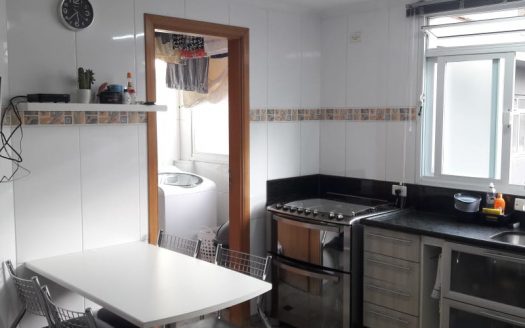 Townhouse triplex in prime area