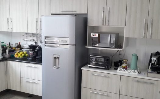 Townhouse triplex in prime area