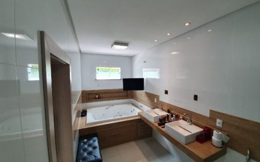High standard house next to UFRR