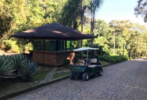 Large flat plot facing the Club House (Golf)