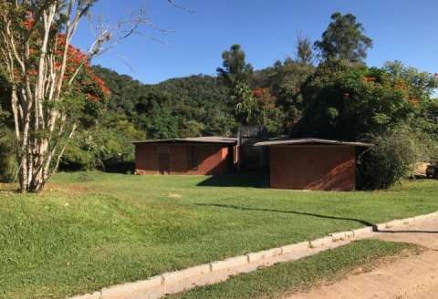 Large flat plot facing the Club House (Golf)