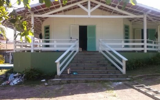 American colonial style house in Caranazal