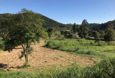 Large flat plot facing the Club House (Golf)