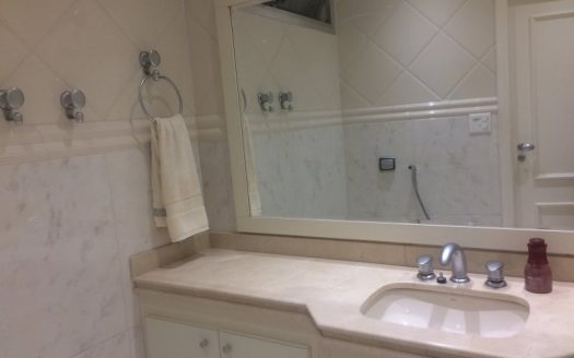 Wonderful apartment in the central area facing the sea