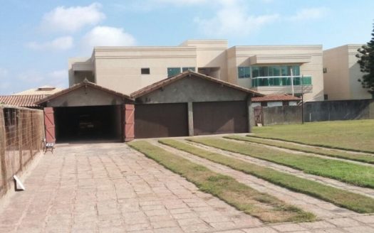 Magnificent house in Condominio Verao Vermelho