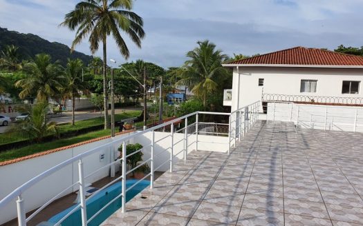 Large house on Guaiuba beach