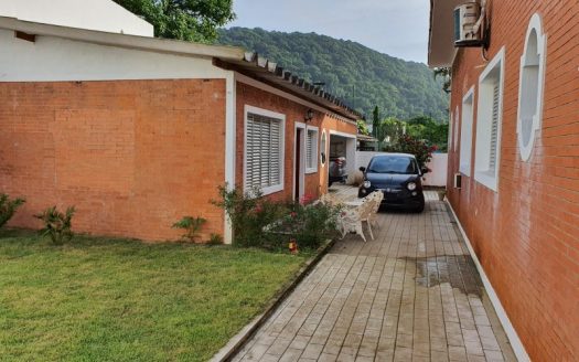 Large house on Guaiuba beach