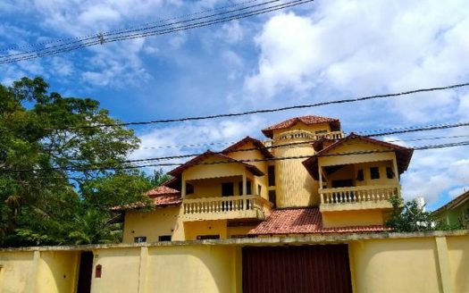 Large house in condominium Chacara Ipe