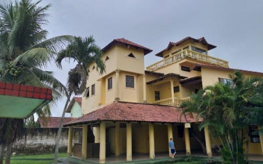 Large house in condominium Chacara Ipe