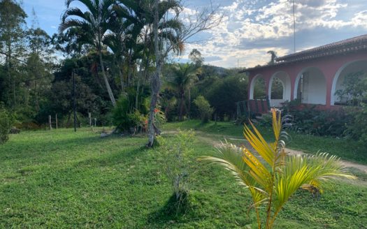 Large plot with house on the Mar do Norte