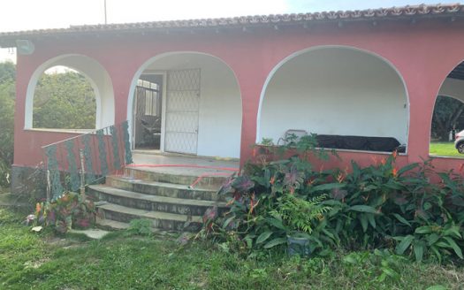 Large plot with house on the Mar do Norte