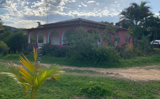Large plot with house on the Mar do Norte