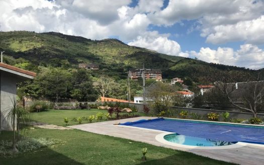 Beautiful house in condominium in Jardim Maristela