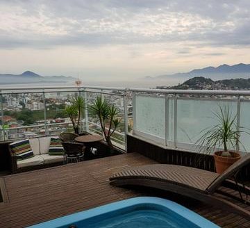 Wonderful penthouse with panoramic views in Capoeiras